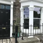 Large Newly Refurbished House Close To Harbour Free Parking Holiday home *