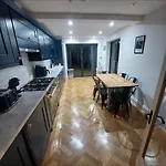 Σπίτι διακοπών Large Newly Refurbished House Close To Harbour Free Parking *