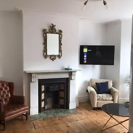 Дом отдыха Large Newly Refurbished House Close To Harbour Free Parking Бристоль