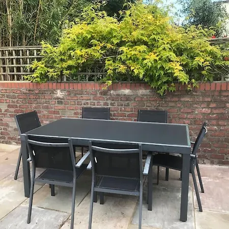 Large Newly Refurbished House Close To Harbour Free Parking * Бристоль