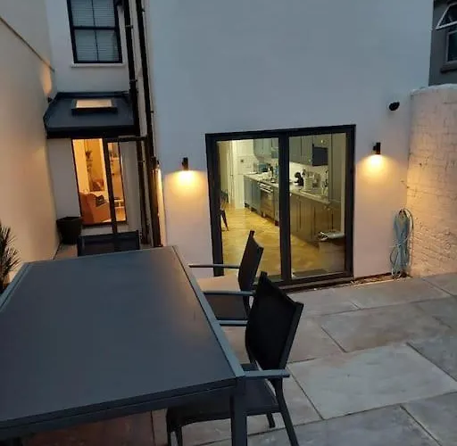 Large Newly Refurbished House Close To Harbour Free Parking Μπρίστολ