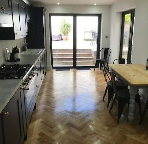 Σπίτι διακοπών Large Newly Refurbished House Close To Harbour Free Parking *