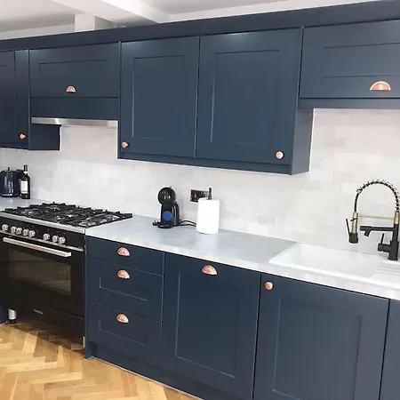 Large Newly Refurbished House Close To Harbour
