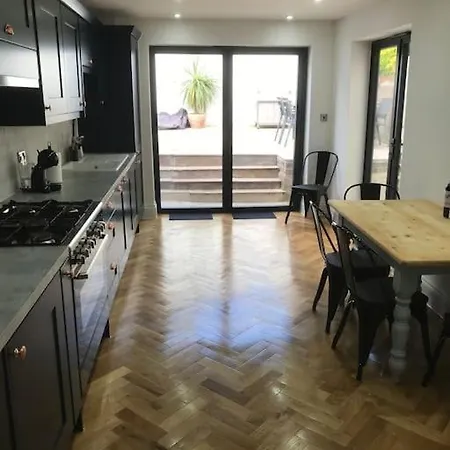 度假居 Large Newly Refurbished House Close To Harbour Free Parking *