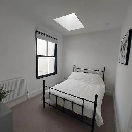 Semesterbostad Large Newly Refurbished House Close To Harbour Free Parking *