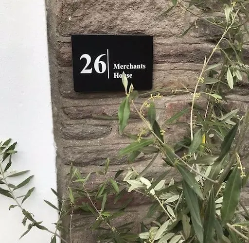 Large Newly Refurbished House Close To Harbour Free Parking Bristol