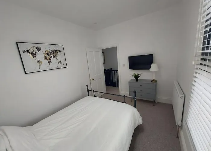 Large Newly Refurbished House Close To Harbour Free Parking Ferienhaus *