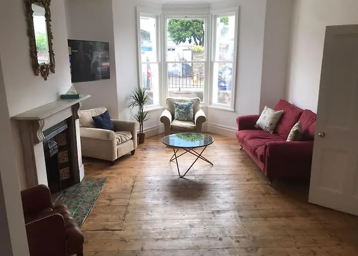 Large Newly Refurbished House Close To Harbour Free Parking Semesterbostad